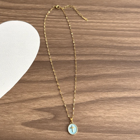 Cross Pendant Necklace Q101 - Picture 2 of 5